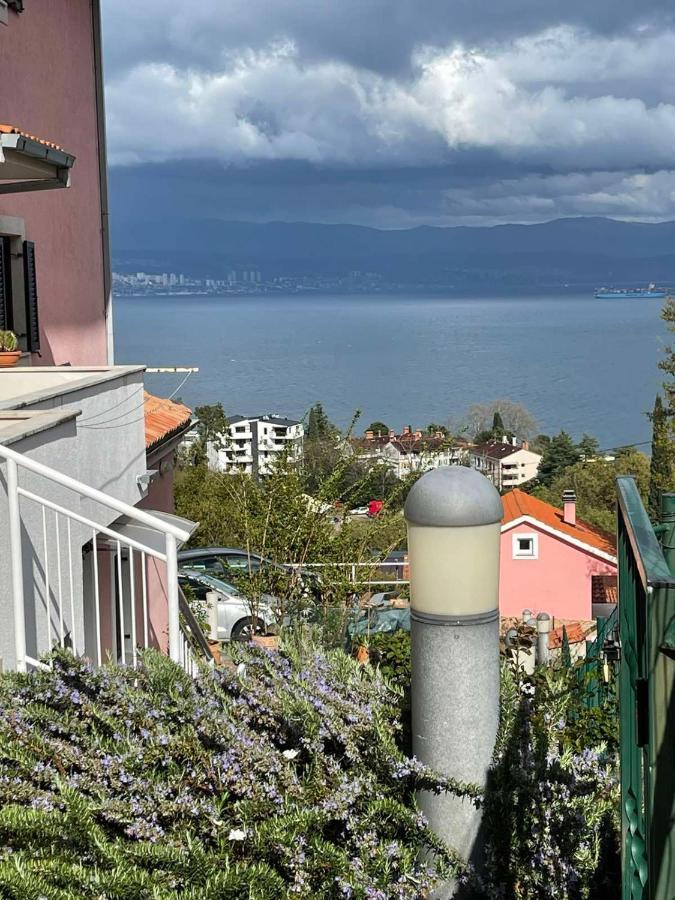 Apartments Lovro Lovran Eksteriør bilde